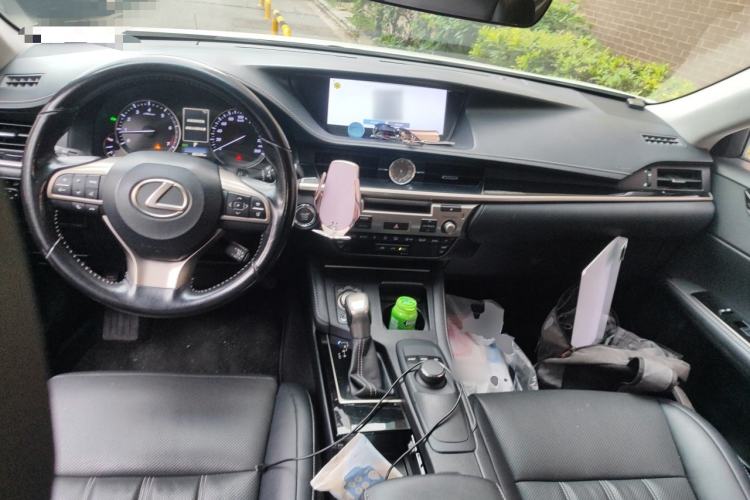 Used Lexus ES 2015 200 Elite Edition Center Console