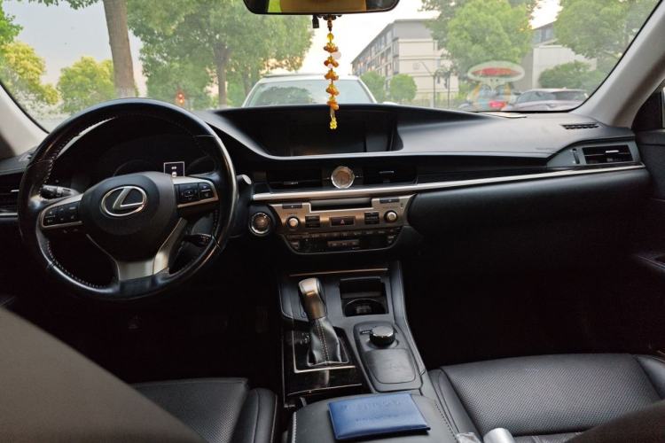 Used Lexus ES 2015 200 Elite Edition Center Console