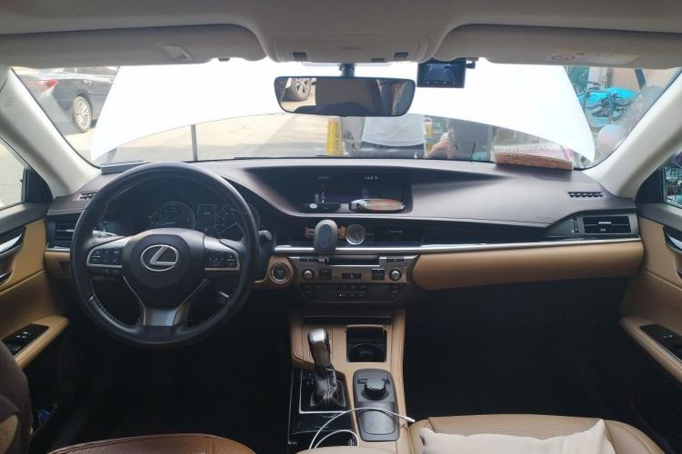 Used Lexus ES 2015 200 Elite Edition Center Console