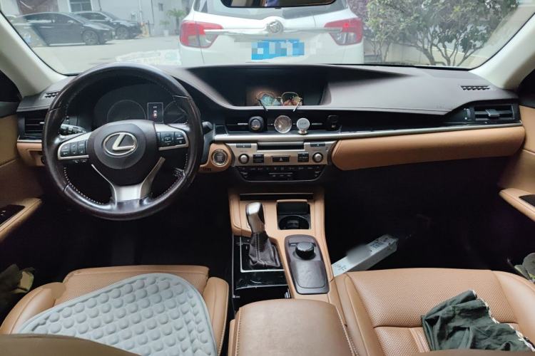 Used Lexus ES 2015 200 Elite Edition Center Console