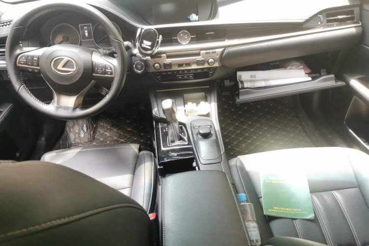 Used Lexus ES 2015 200 Elite Edition Center Console