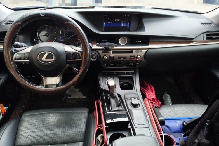 Used Lexus ES 2015 250 Elegant Edition Center Console