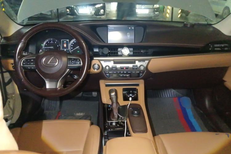 Used Lexus ES 2015 200 Elite Edition Center Console