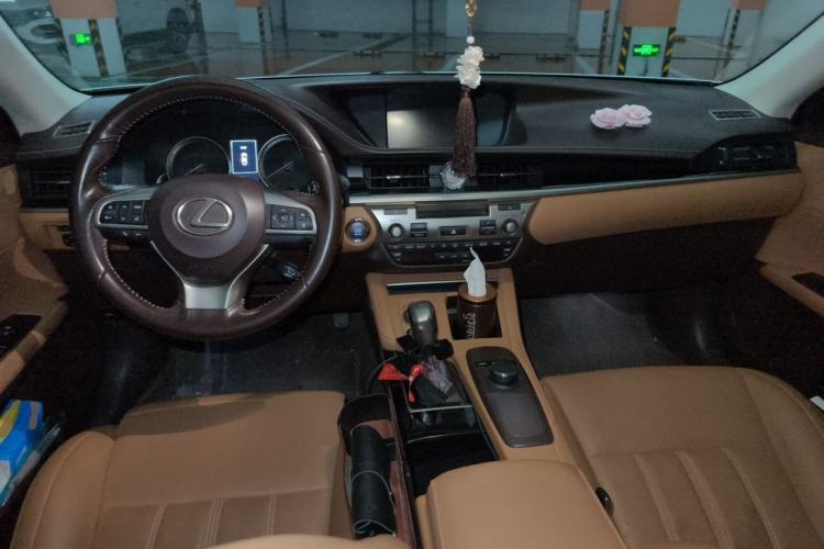 Used Lexus ES 2015 200 Elite Edition Center Console