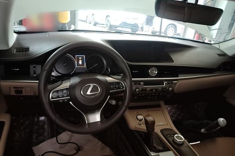 Used Lexus ES 2015 200 Elite Edition Center Console