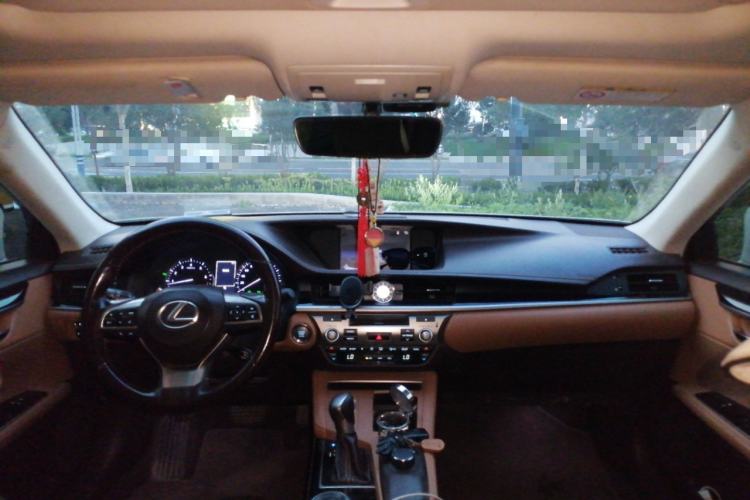 Used Lexus ES 2015 200 Elite Edition Center Console