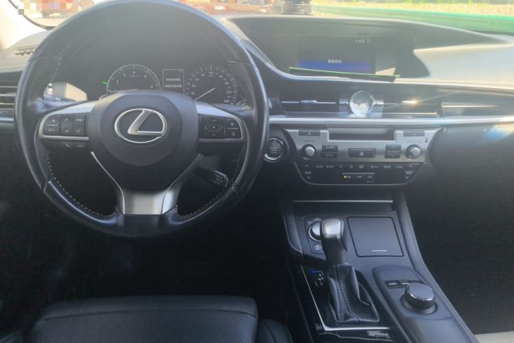 Used Lexus ES 2015 200 Elite Edition Center Console