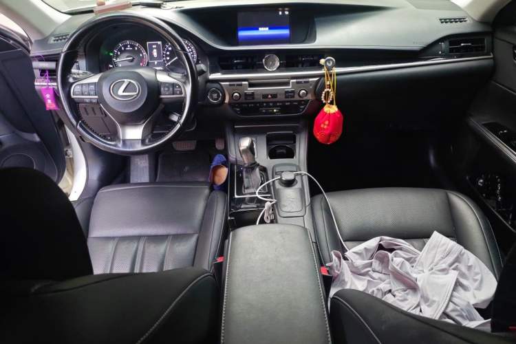 Used Lexus ES 2015 200 Elite Edition Center Console