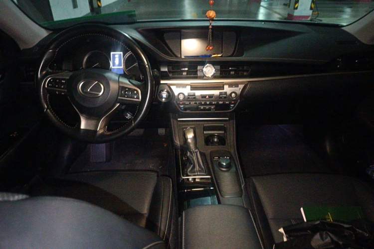 Used Lexus ES 2015 200 Elite Edition Center Console