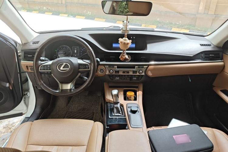 Used Lexus ES 2015 200 Elite Edition Center Console