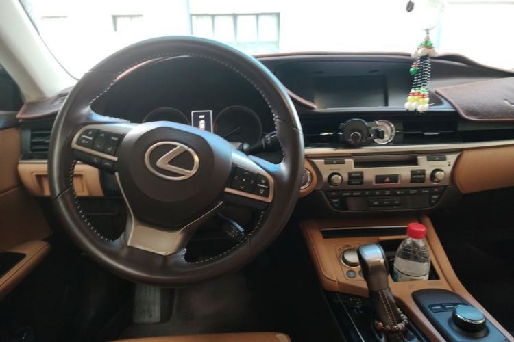 Used Lexus ES 2015 200 Elite Edition Center Console