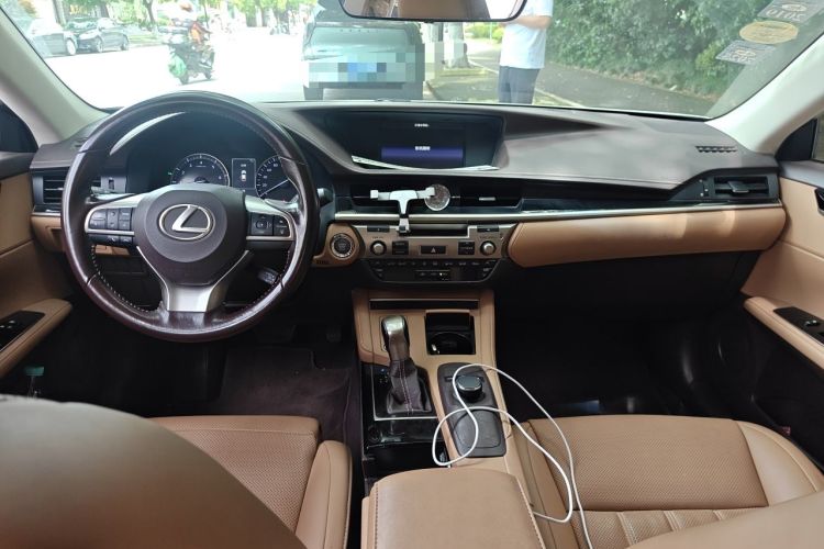 Used Lexus ES 2015 200 Elite Edition Center Console