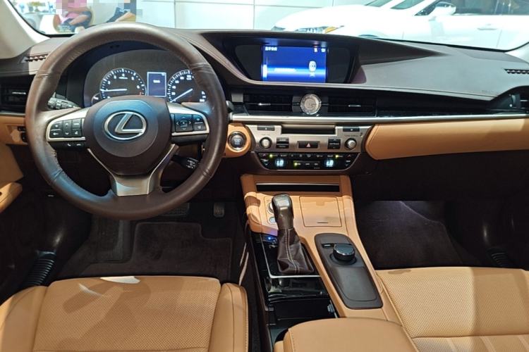 Used Lexus ES 2015 200 Elite Edition Center Console