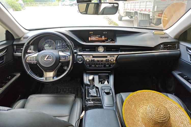 Used Lexus ES 2015 200 Elite Edition Center Console