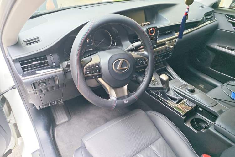 Used Lexus ES 2015 200 Elite Edition Center Console
