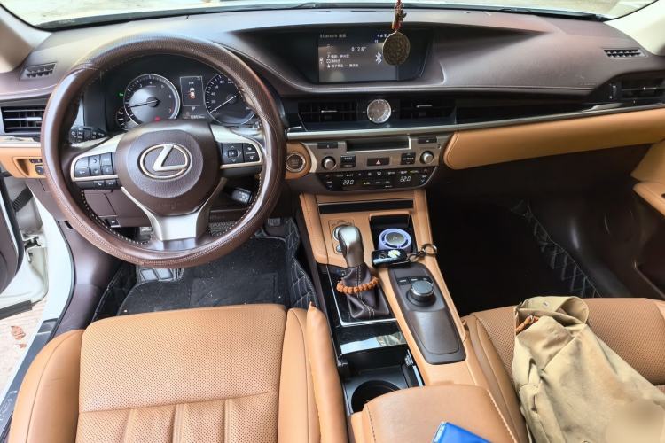 Used Lexus ES 2015 200 Elite Edition Center Console