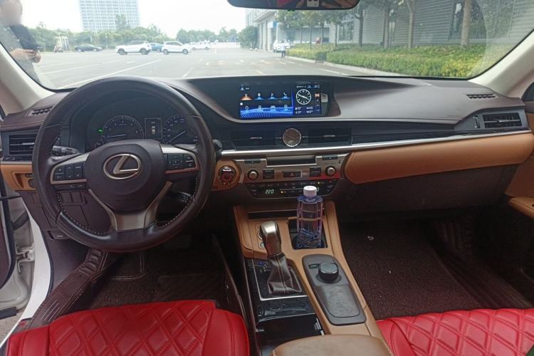 Used Lexus ES 2015 200 Elite Edition Center Console