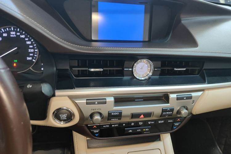 Used Lexus ES 2015 200 Elite Edition Center Console