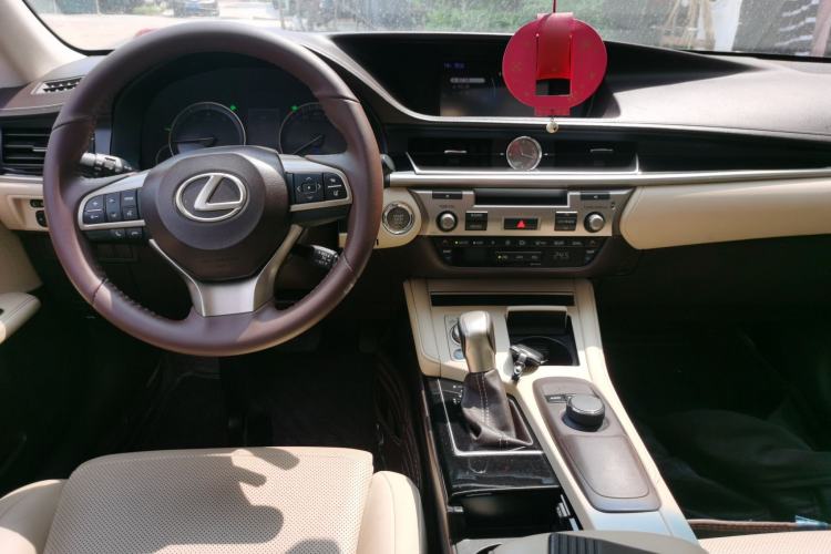 Used Lexus ES 2015 200 Elite Edition Center Console