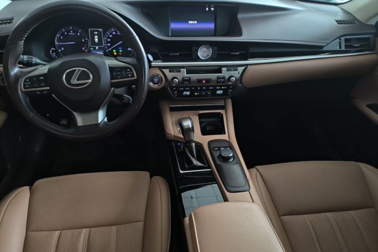 Used Lexus ES 2015 200 Elite Edition Center Console