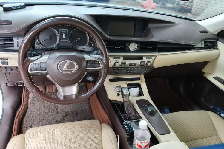 Used Lexus ES 2015 200 Elite Edition Center Console