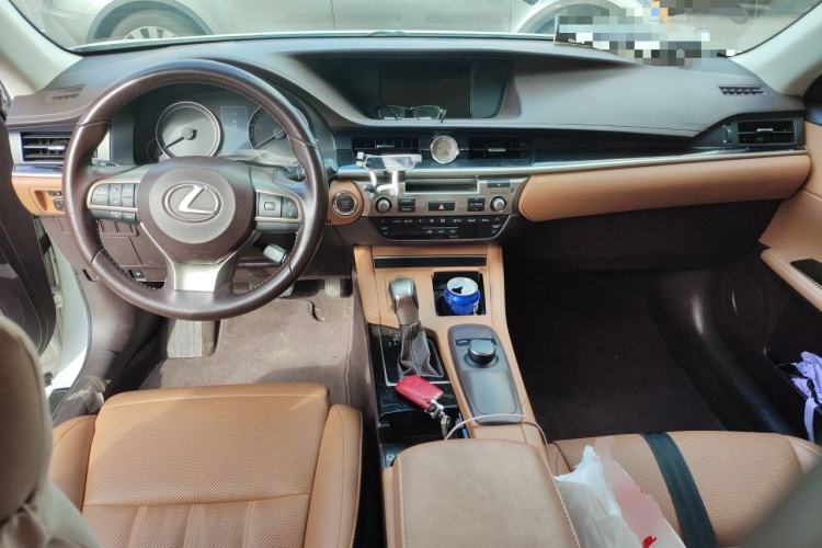 Used Lexus ES 2015 200 Elite Edition Center Console