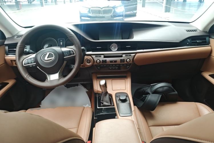 Used Lexus ES 2015 200 Elite Edition Center Console