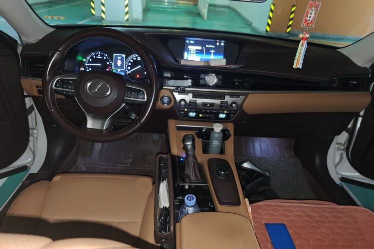 Used Lexus ES 2015 200 Elite Edition Center Console