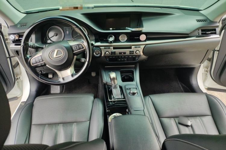 Used Lexus ES 2015 200 Elite Edition Center Console