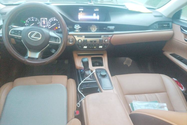 Used Lexus ES 2015 200 Elite Edition Center Console