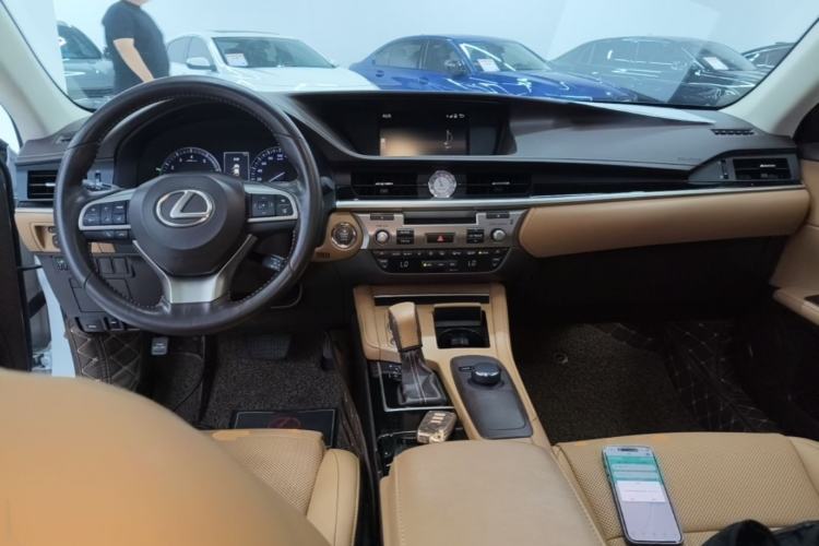 Used Lexus ES 2015 200 Elite Edition Center Console