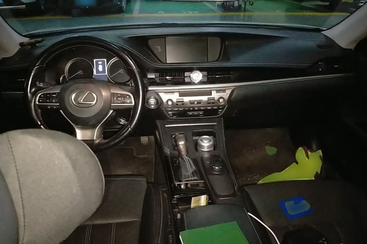 Used Lexus ES 2015 200 Elite Edition Center Console