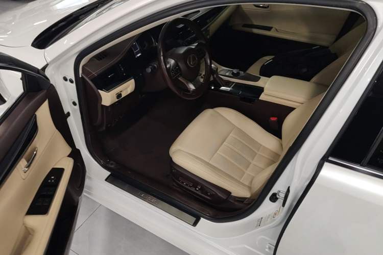 Used Lexus ES 2015 200 Elite Edition Driver Seat