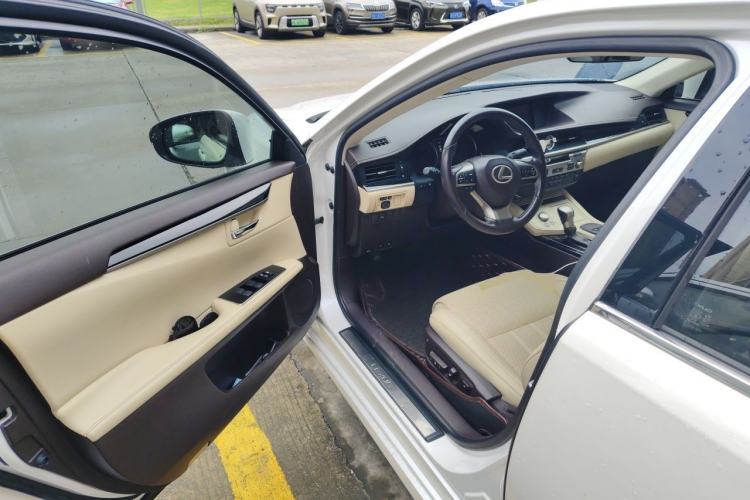 Used Lexus ES 2015 200 Comfort Edition Driver Seat