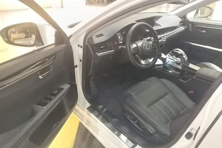 Used Lexus ES 2015 200 Elite Edition Driver Seat