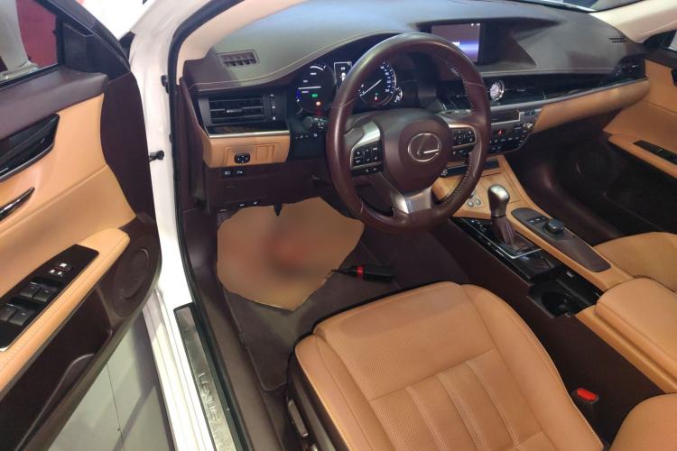 Used Lexus ES 2015 300h Comfort Edition Driver Seat