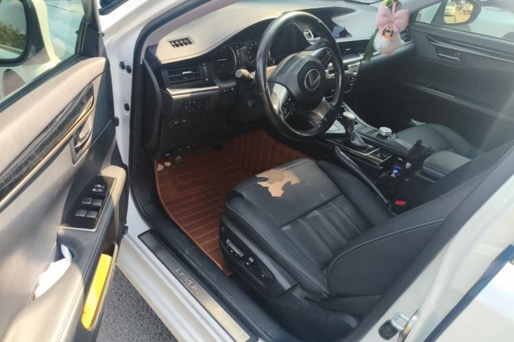 Used Lexus ES 2015 300h Comfort Edition Driver Seat