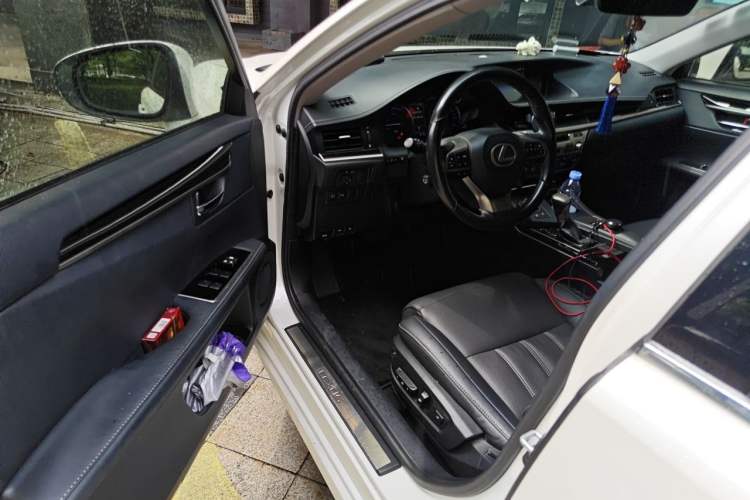 Used Lexus ES 2015 300h Comfort Edition Driver Seat