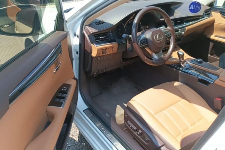 Used Lexus ES 2015 300h Comfort Edition Driver Seat