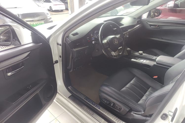 Used Lexus ES 2015 300h Comfort Edition Driver Seat