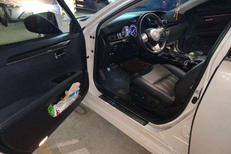 Used Lexus ES 2015 300h Comfort Edition Driver Seat