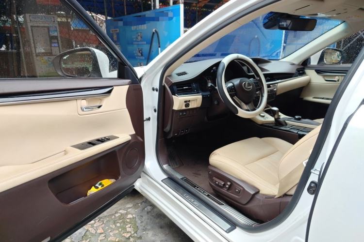 Used Lexus ES 2015 300h Comfort Edition Driver Seat