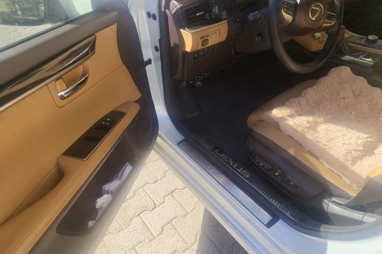 Used Lexus ES 2015 300h Comfort Edition Driver Seat