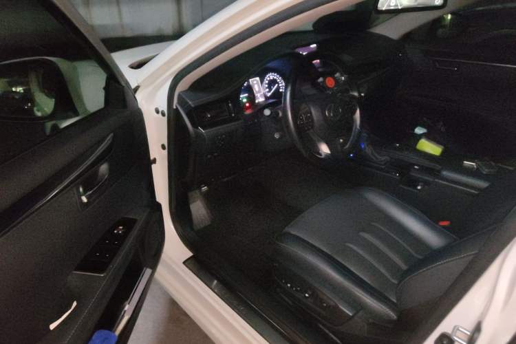 Used Lexus ES 2015 300h Comfort Edition Driver Seat