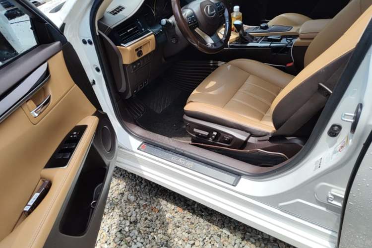 Used Lexus ES 2015 300h Comfort Edition Driver Seat