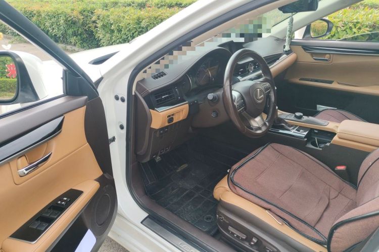 Used Lexus ES 2015 300h Comfort Edition Driver Seat