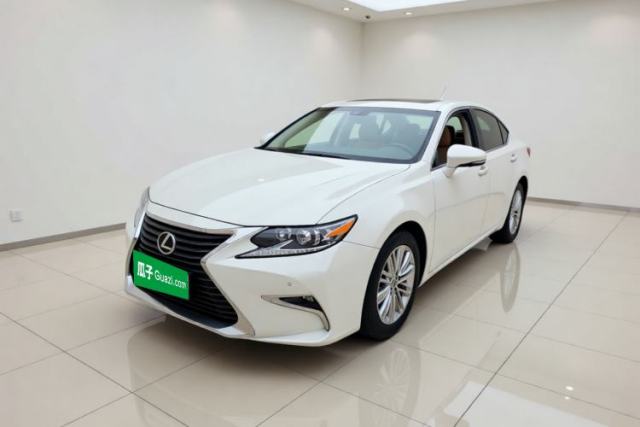 Ojetý Lexus ES 2015 200 Elite Edition