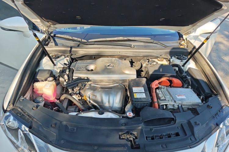 Used Lexus ES 2015 300h Comfort Edition Engine Bay