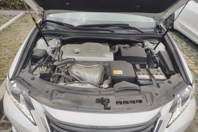 Used Lexus ES 2015 250 Elegant Edition Engine Bay