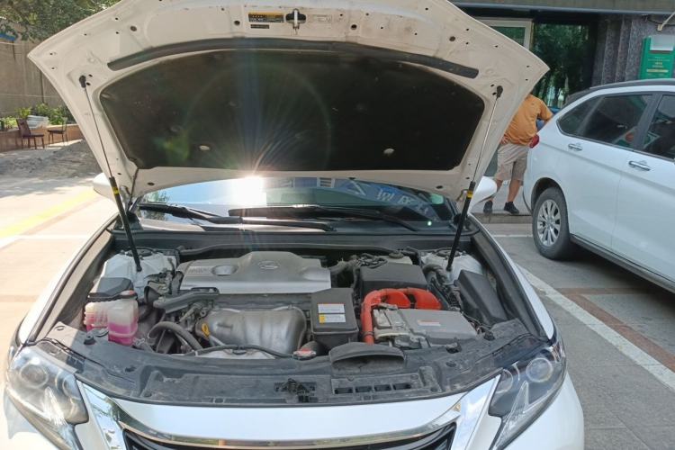 Used Lexus ES 2015 300h Luxury Edition Engine Bay